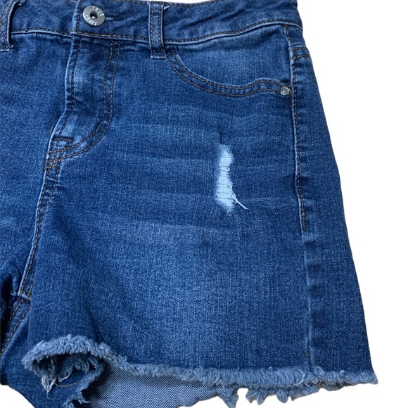 True Craft Cut off Shorts Raw Hem Mid-Rise Medium Blue Wash Distressed Denim - Picture 3 of 8
